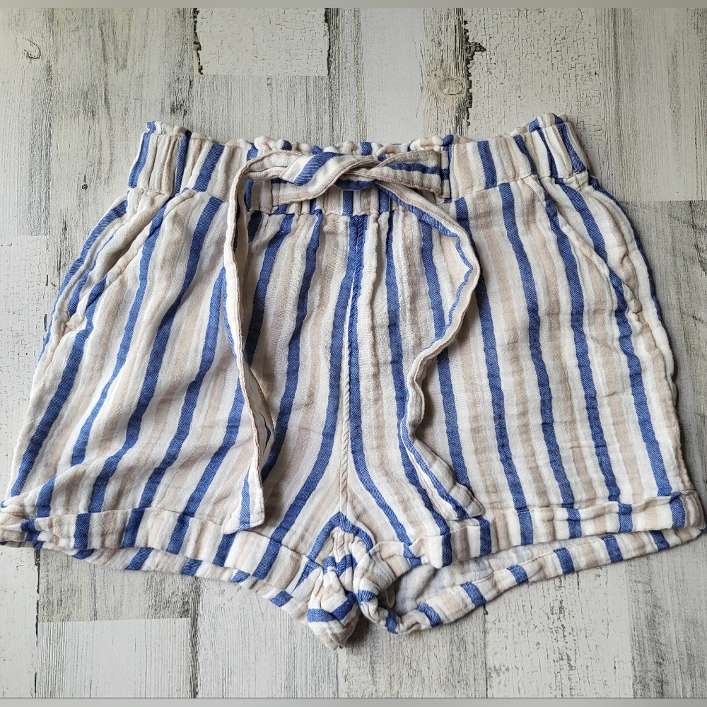 SO Crinkle Pull-on Cuffed Camp High Rise Soft Shorts Size S
